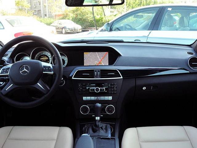 2011款c300  前排