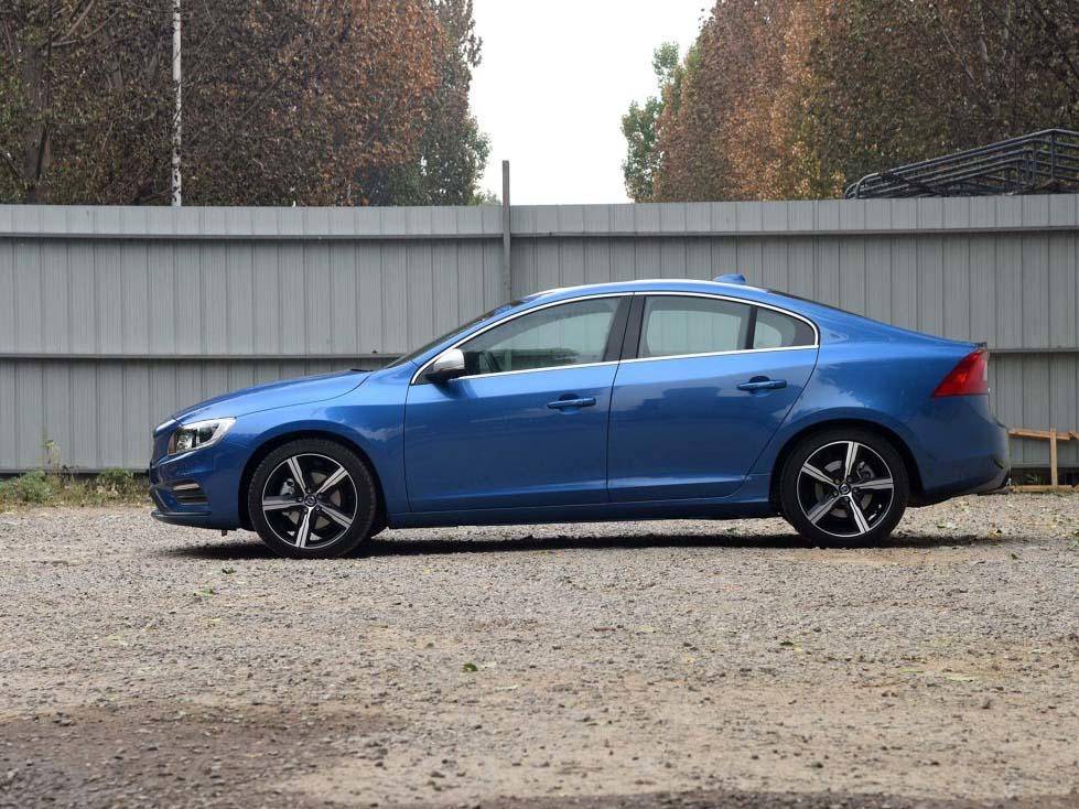 2017款沃尔沃s60-2.0-att5个性运动版左侧