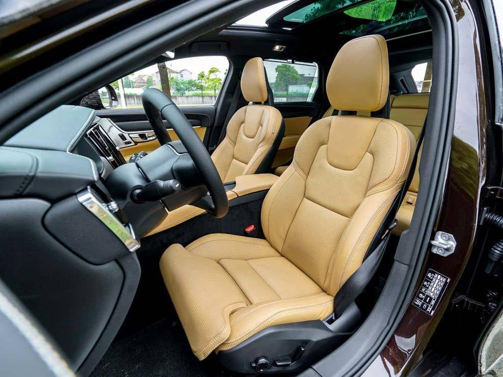 沃尔沃v90-t5-2.0t-a/mt-awd智尊版cross country前排